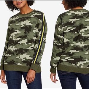 Eddie Bauer camouflage sweatshirt with navy/yellow trim ✨